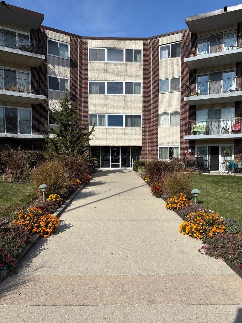 5540 Walnut Avenue, Downers Grove, IL 60515