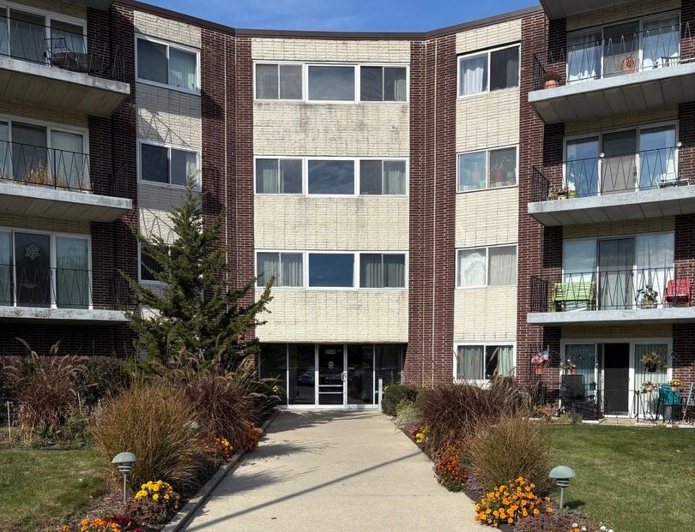 5540 Walnut Avenue #8A — Downers Grove, IL 60515