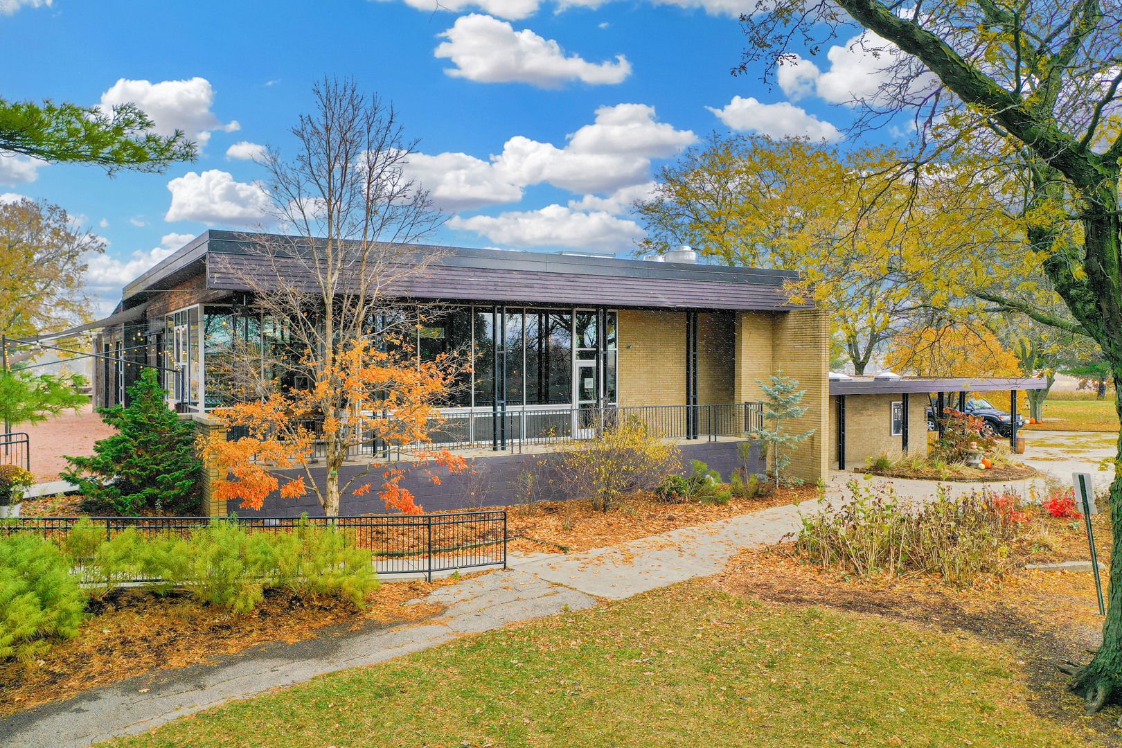 5805 N Knoxville Avenue — Peoria, IL 61614