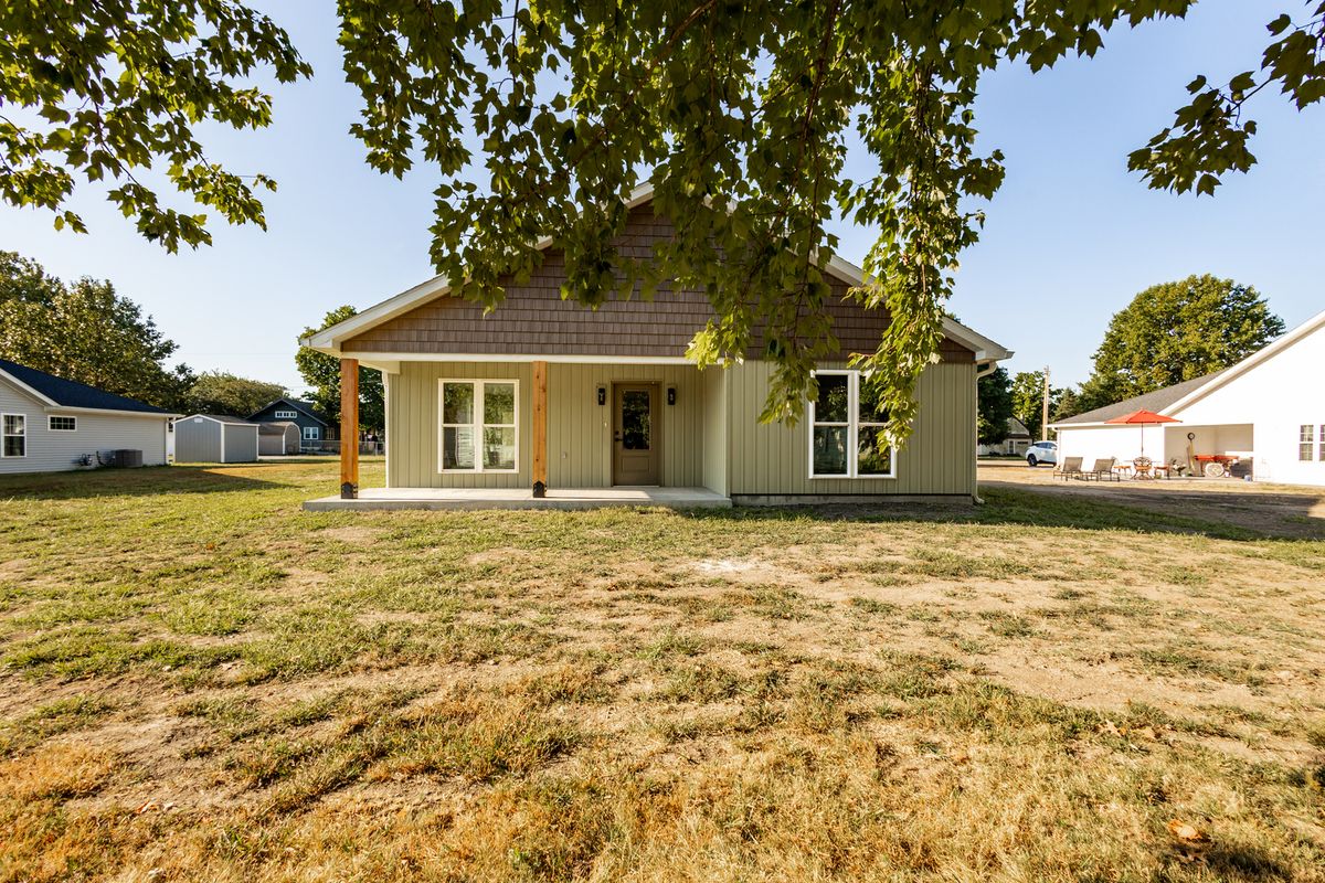 104 E North 2nd Street, Findlay, IL 62534