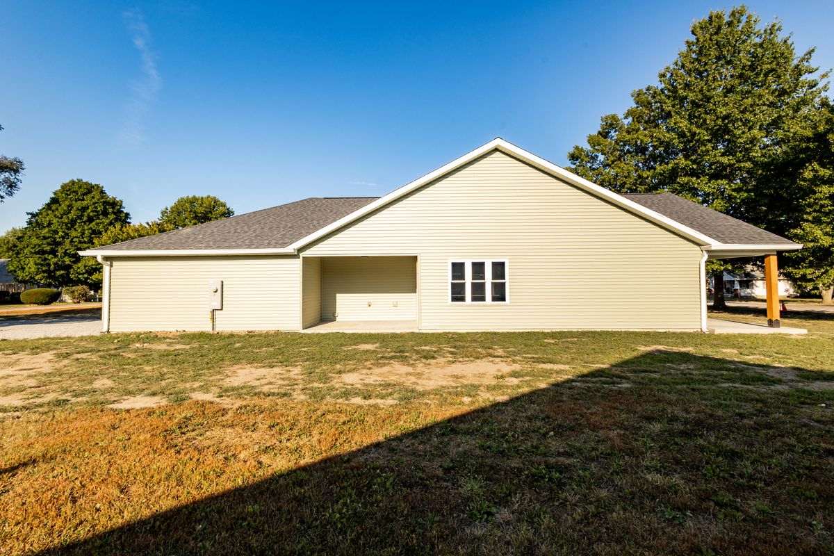 104 E North 2nd Street, Findlay, IL 62534