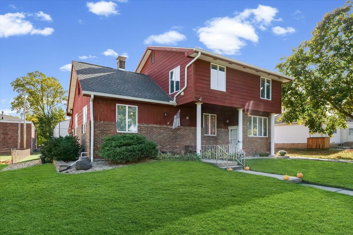 300 Lincoln Street, Thomasboro, IL 61878