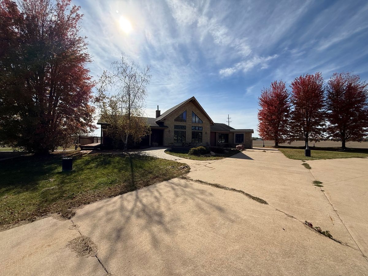 11379 US 20 Highway E, Stockton, IL 61085