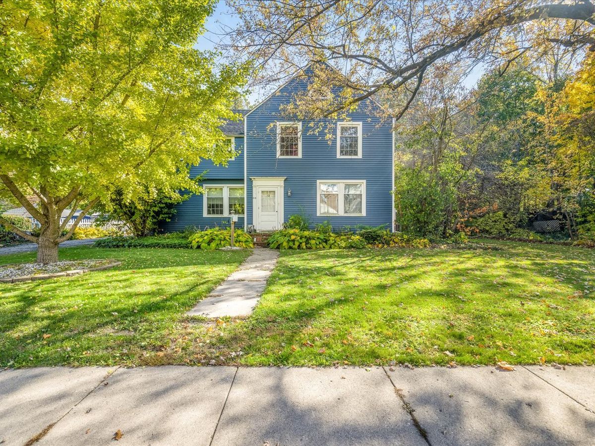 615 Dean Street, Woodstock, IL 60098