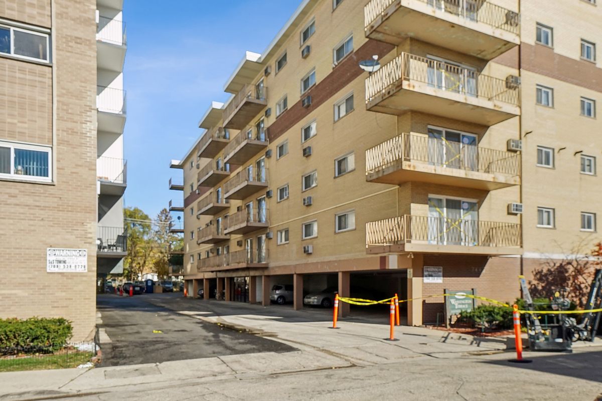 7443 Washington Street, Forest Park, IL 60130