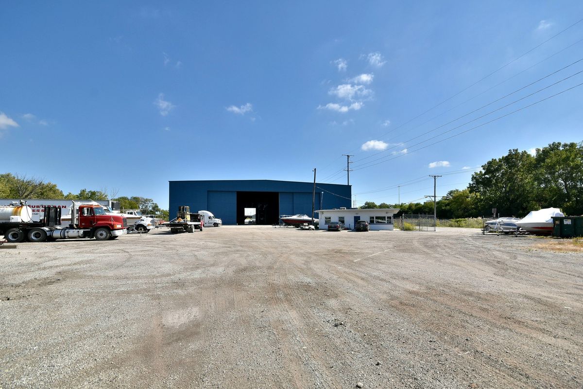 5700 W 41st Street, Forest View, IL 60402