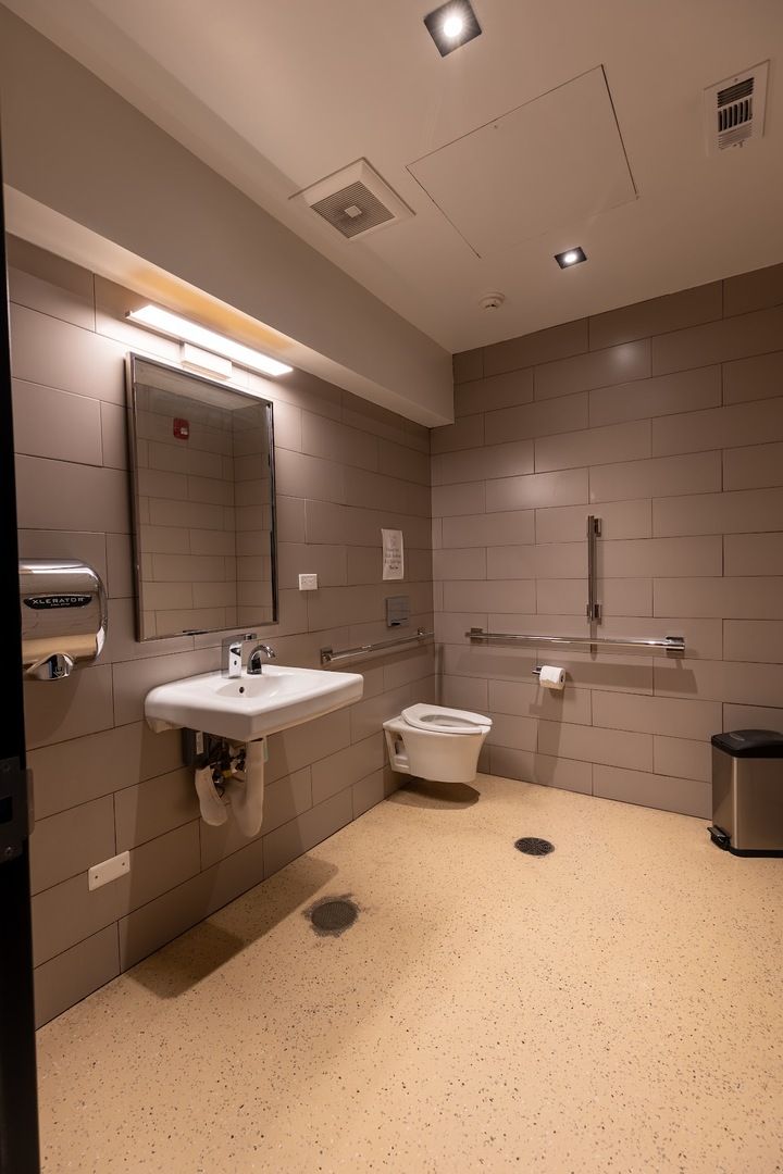 8905 Cermak Road, North Riverside, IL 60546