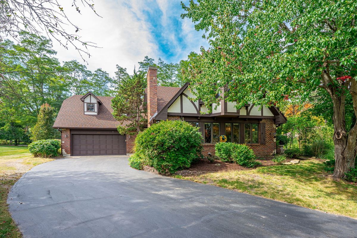 4511 Hanover Drive, Crystal Lake, IL 60012