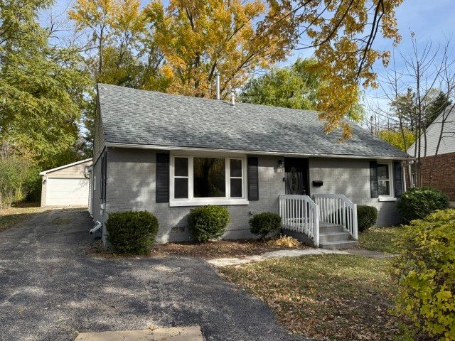 54 Mionske Drive — Lake Zurich, IL 60047