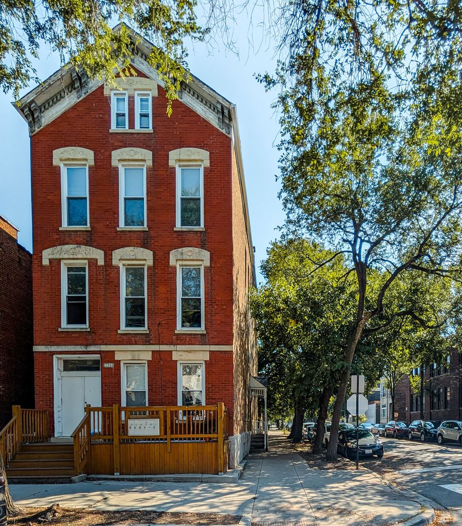 1437 Superior Street — Chicago, IL 60642
