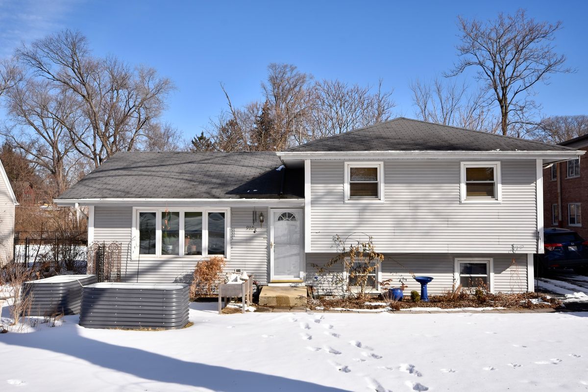 916 Lacey Avenue, Lisle, IL 60532