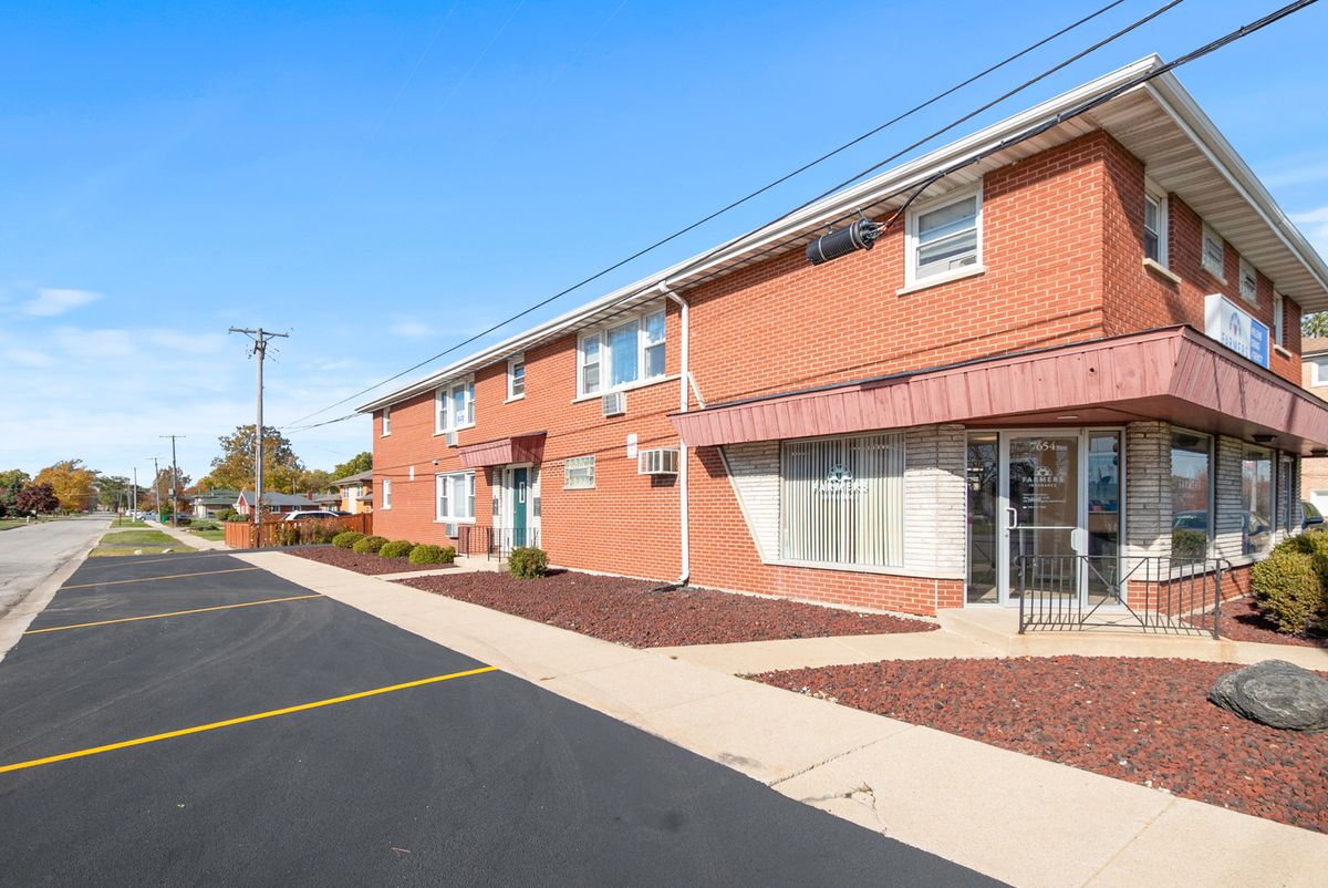 7654 Harlem Avenue, Bridgeview, IL 60455