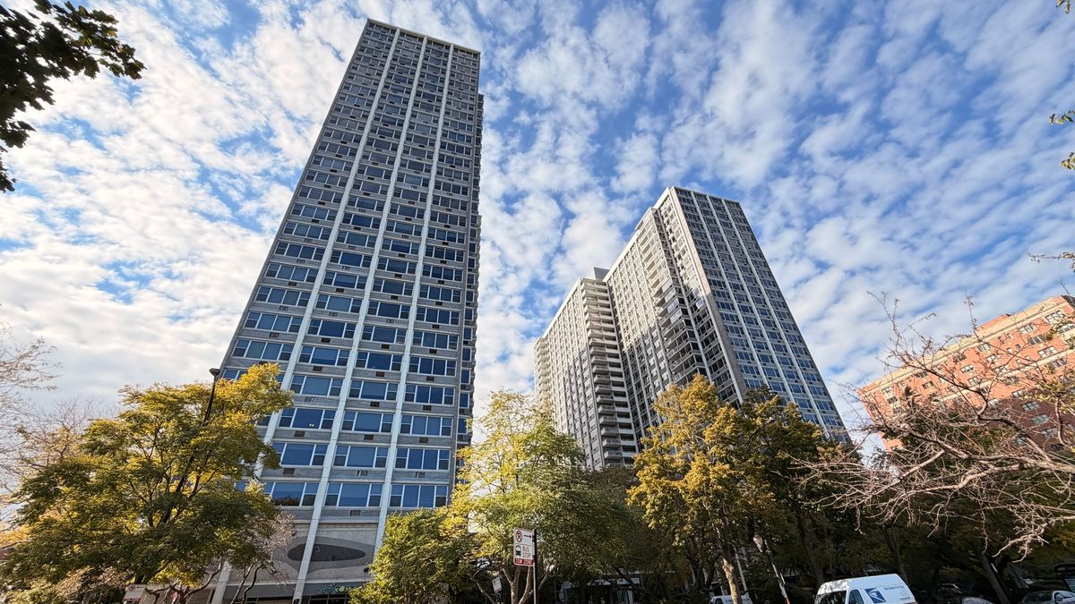 4250 Marine Drive, Chicago, IL 60613