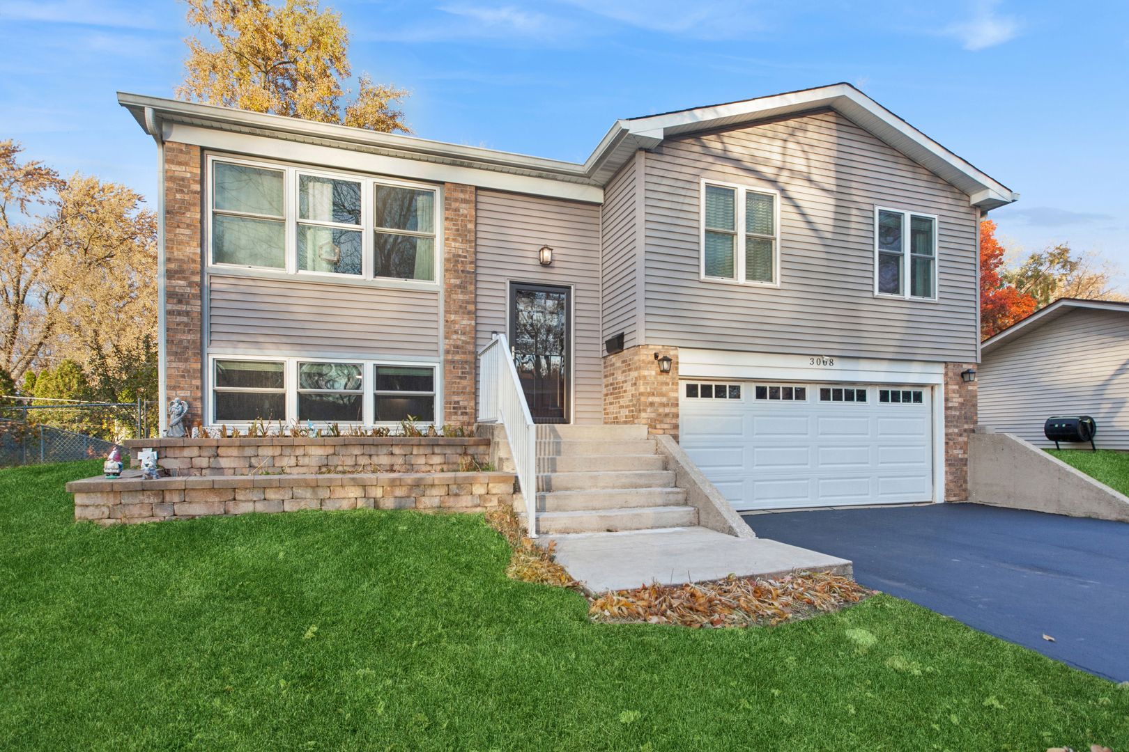 3008 Scenicwood Lane — Woodridge, IL 60517
