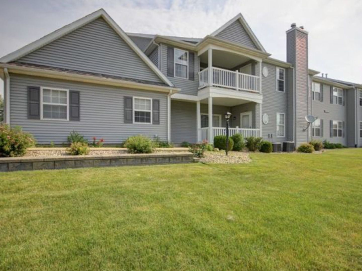 3038 Stillwater Landing #201 — Urbana, IL 61802