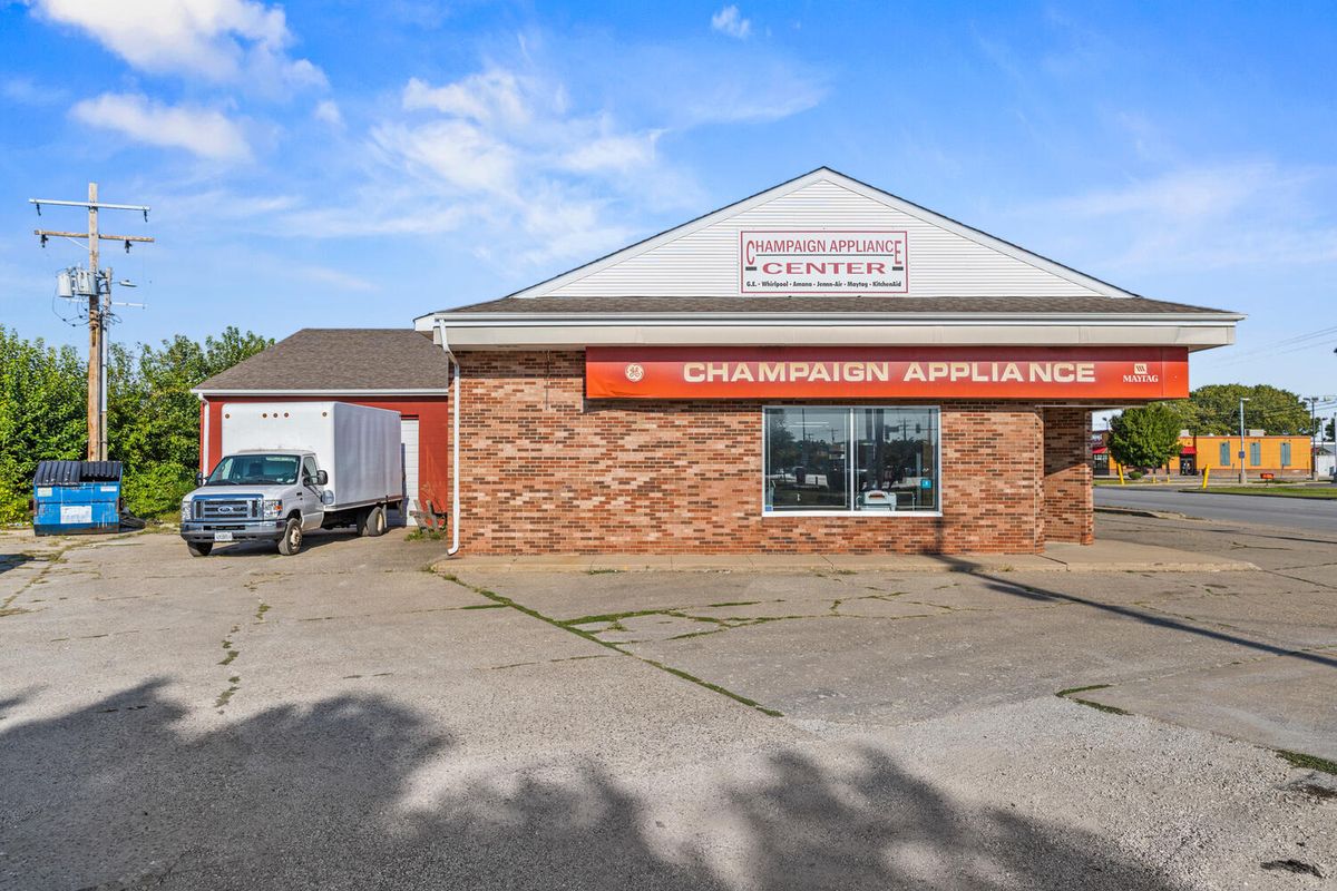 909 Bloomington Road, Champaign, IL 61821