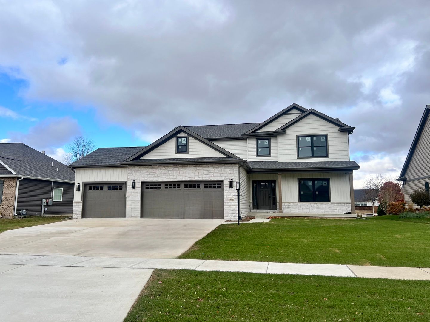 5006 Chestnut Grove Drive — Champaign, IL 61822