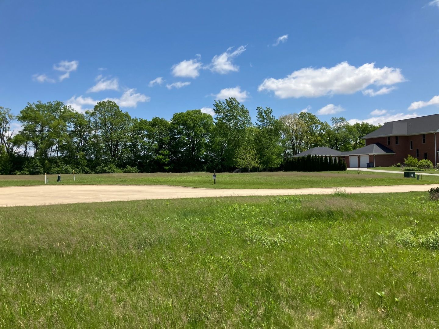 3002 N Brickhouses Road — Urbana, IL 61802
