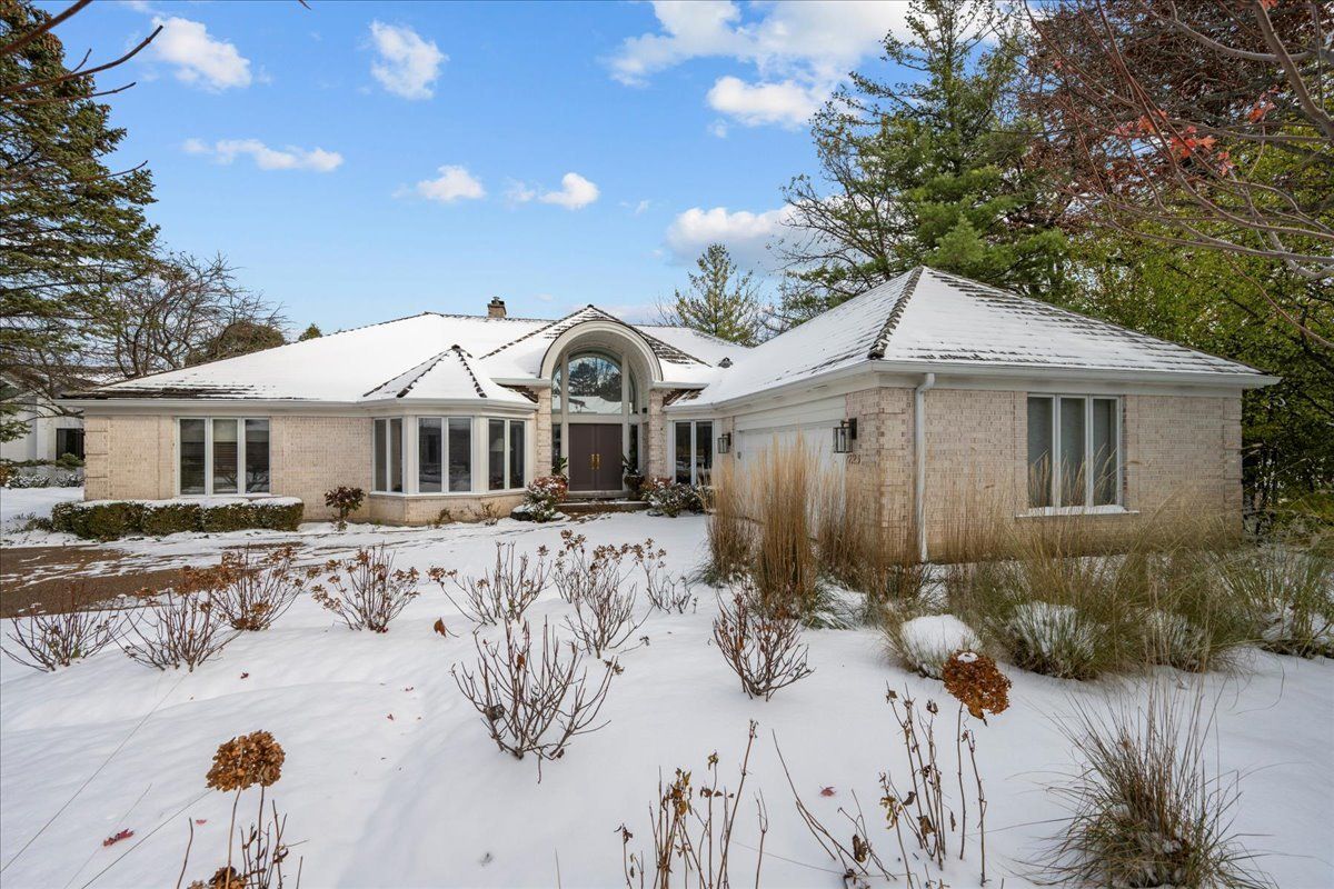 1725 Lilly Court — Highland Park, IL 60035