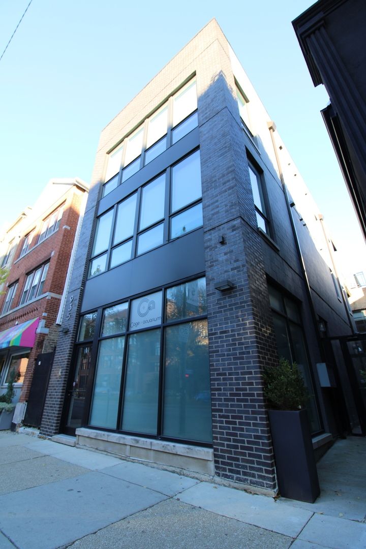935 N Ashland Avenue #1 — Chicago, IL 60622
