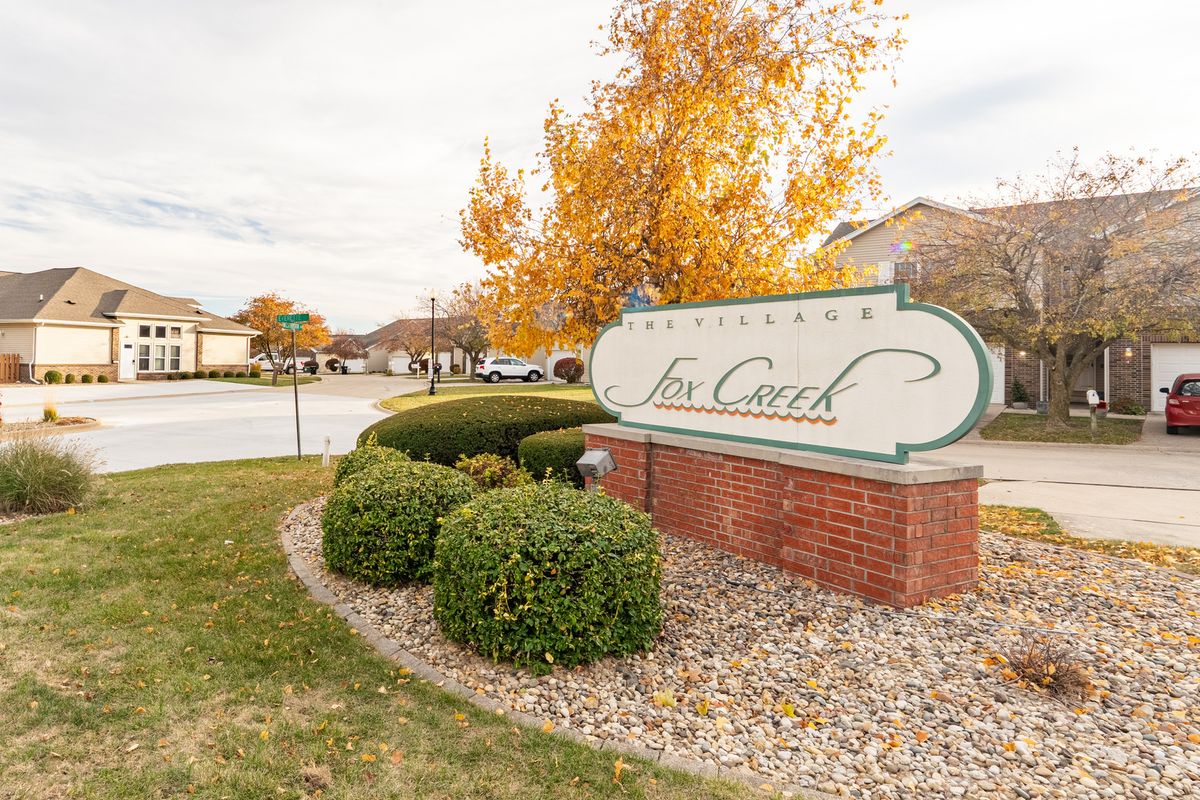 18 Misty Lane, Bloomington, IL 61705