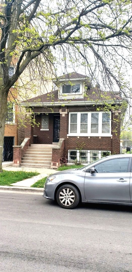 1811 KOMENSKY Avenue, Chicago, IL 60623