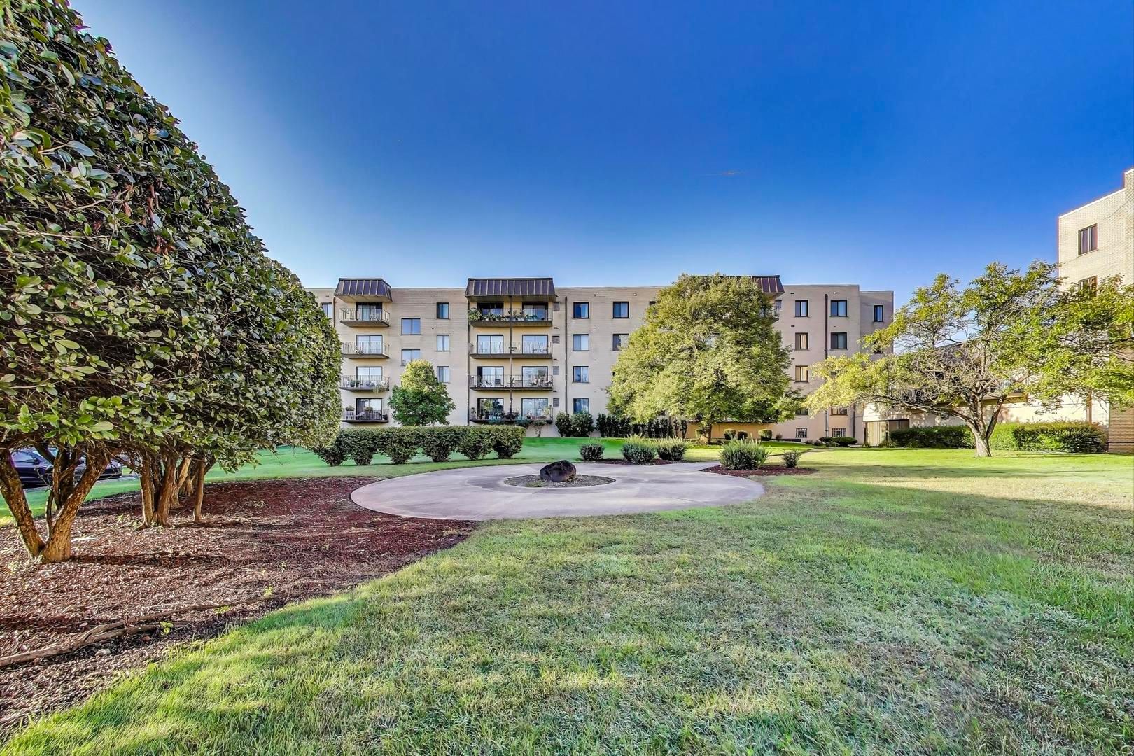 5840 W 104th Street #209 — Oak Lawn, IL 60453