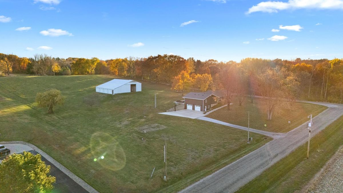 15945 Gresham Road, Mackinaw, IL 61755