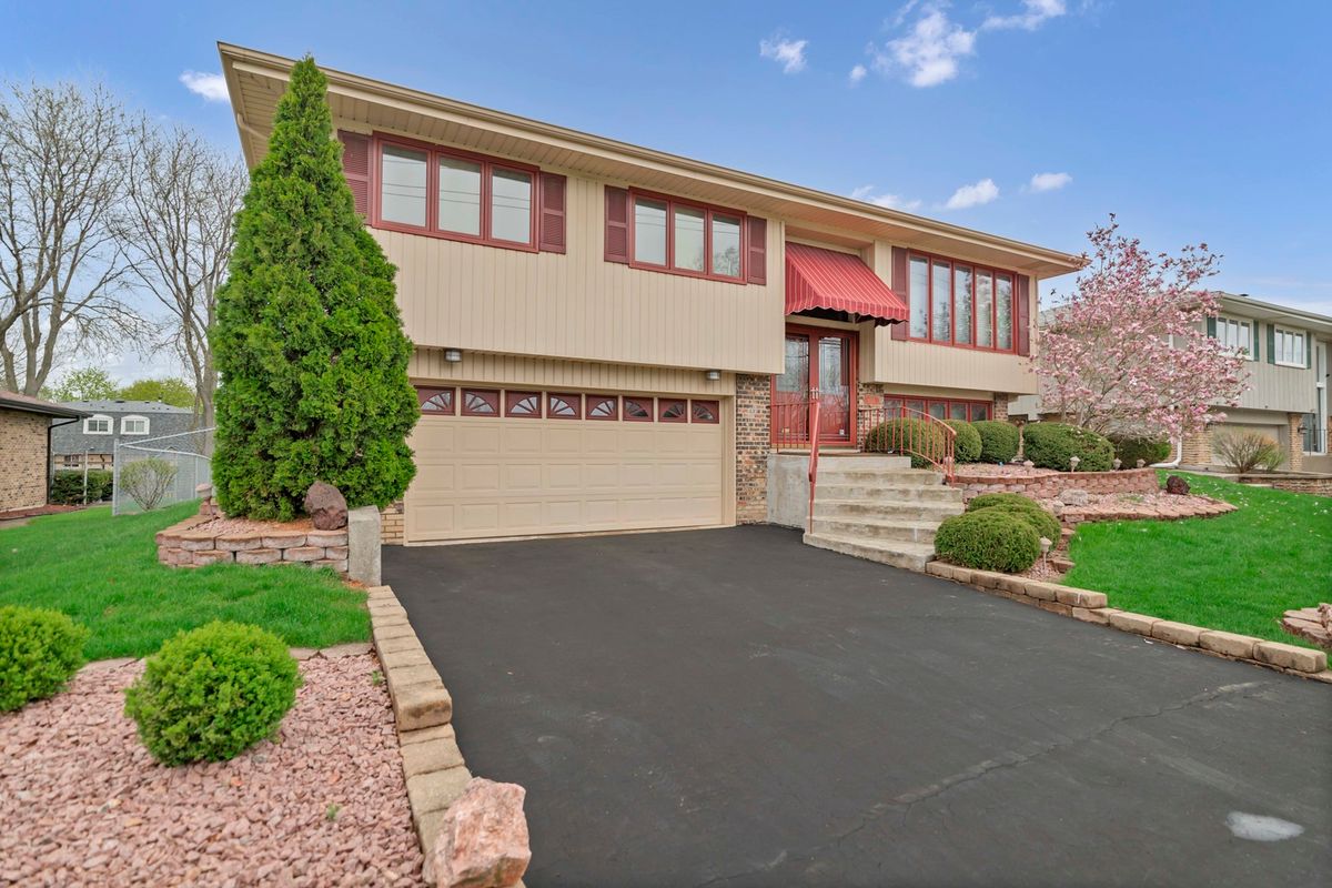 8532 107th Street, Palos Hills, IL 60465