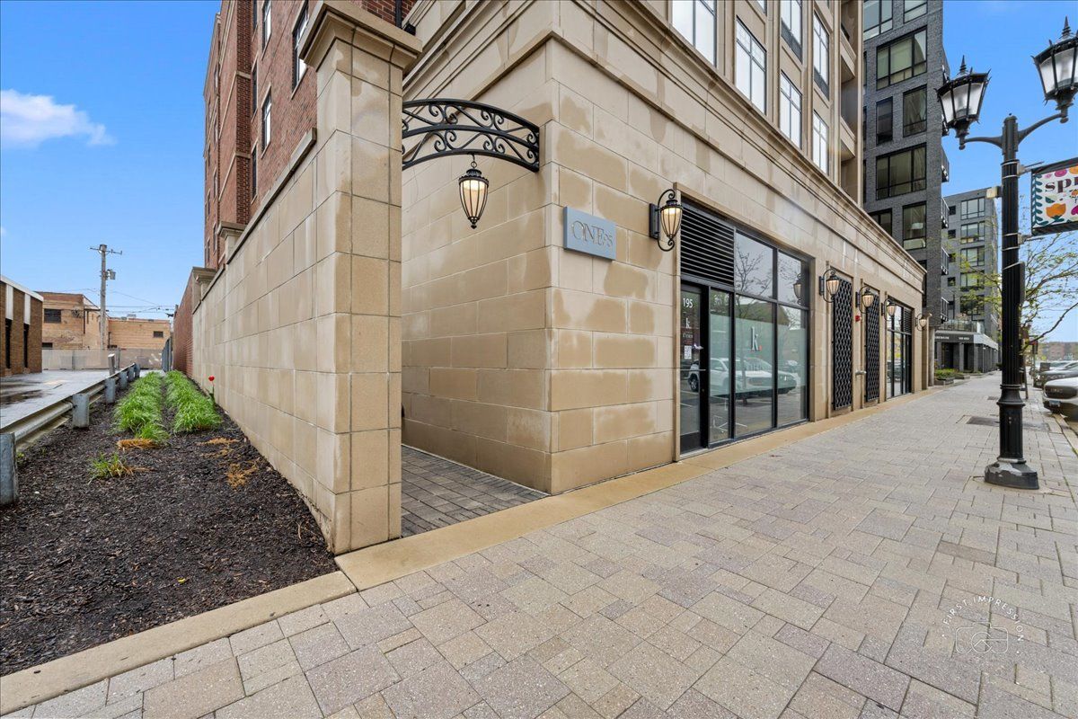 195 Addison Avenue, Elmhurst, IL 60126