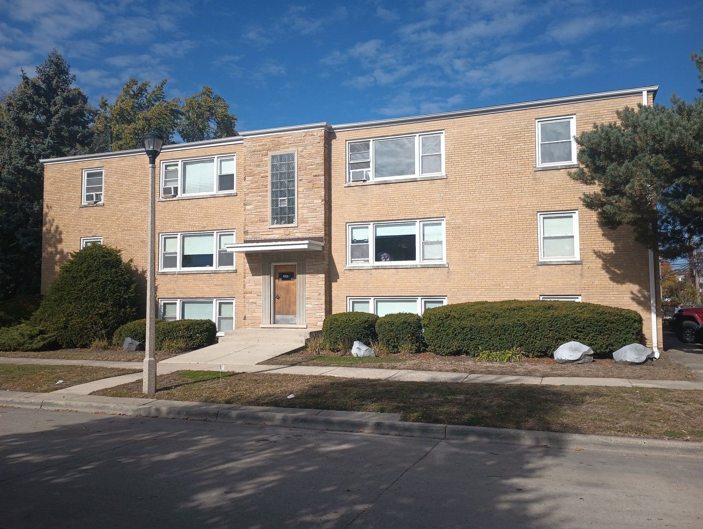 4950 Greenwood Street — Skokie, IL 60077