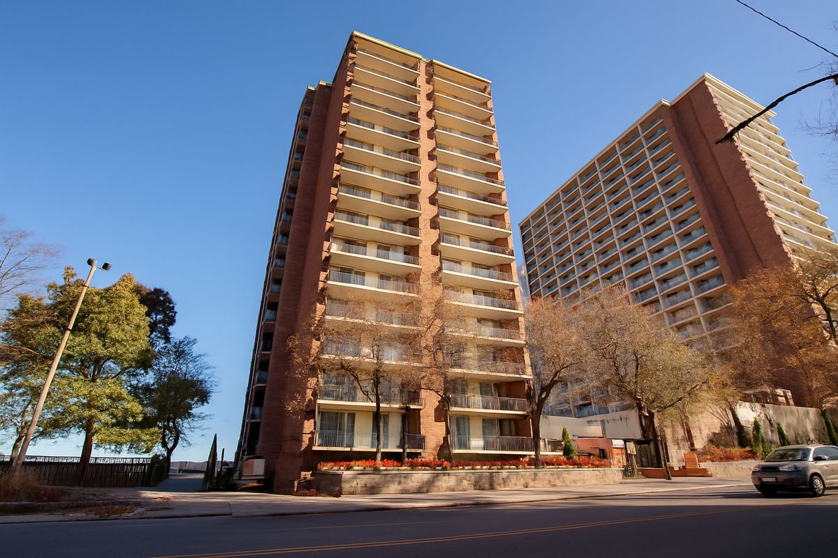 5901 Sheridan Road, Chicago, IL 60660