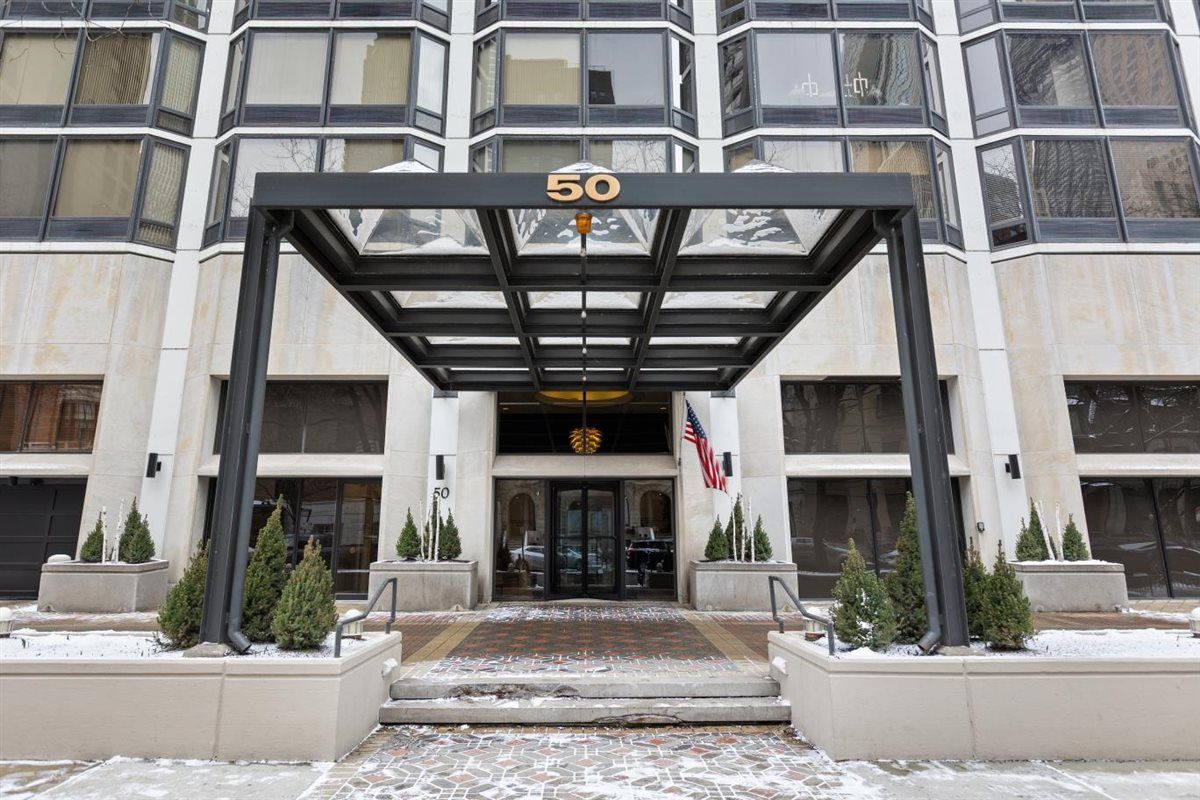 50 BELLEVUE Place, Chicago, IL 60611