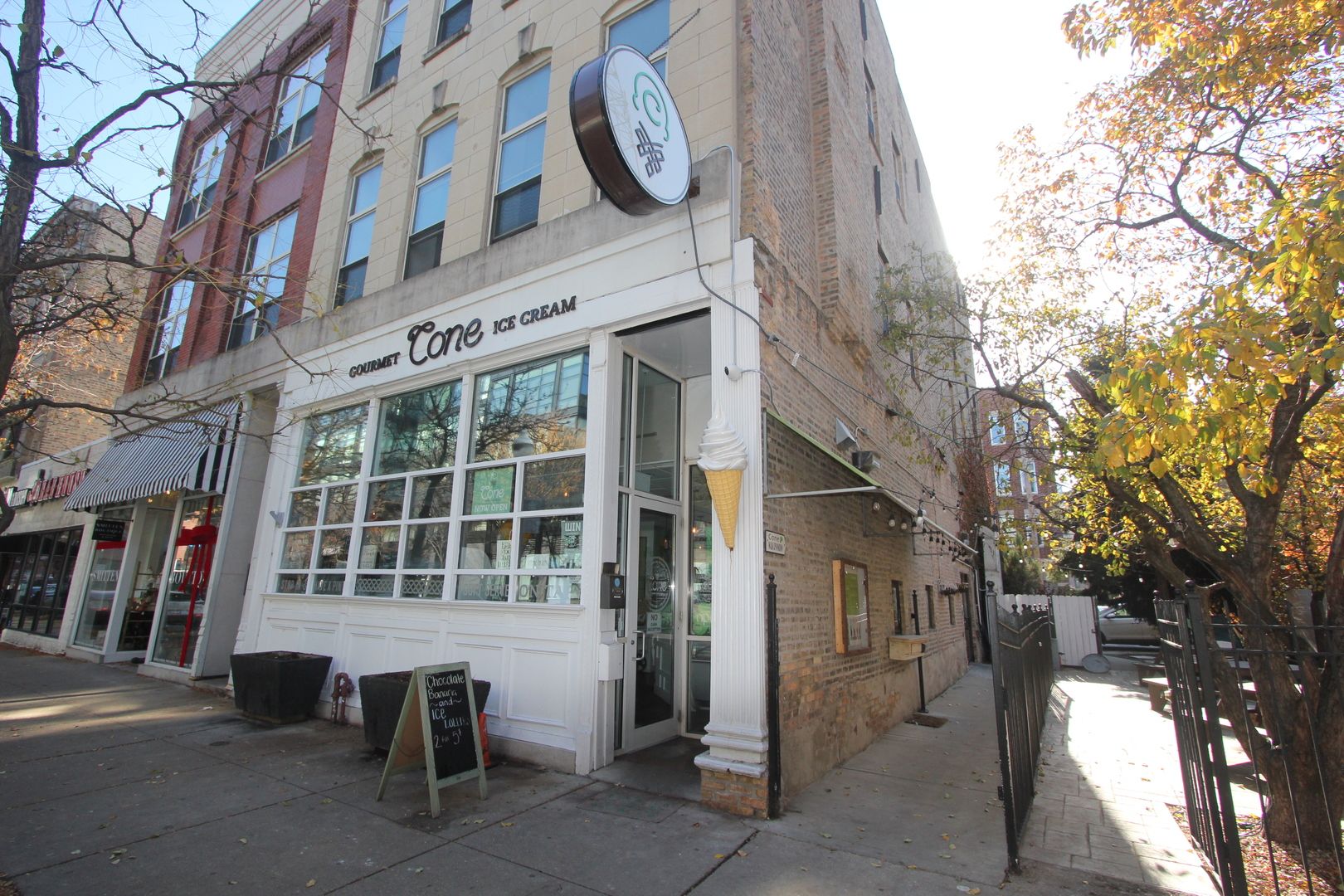 1047 W Madison Street — Chicago, IL 60607