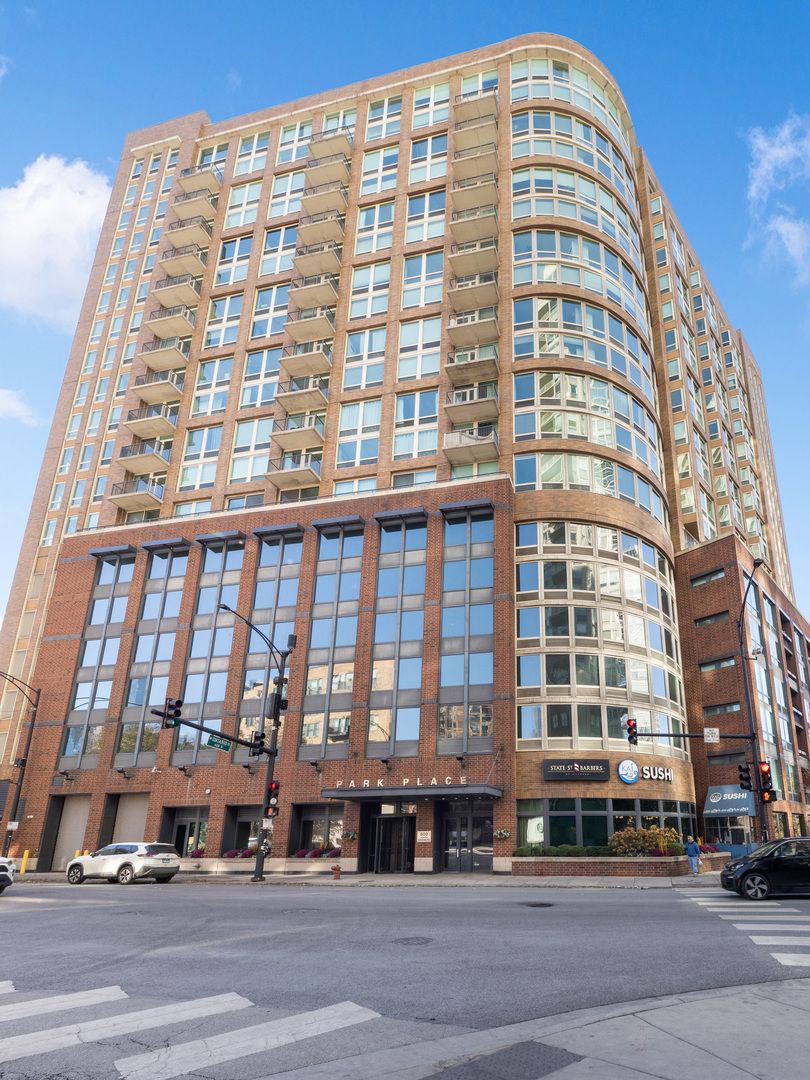 600 N Kingsbury Street #906 — Chicago, IL 60654