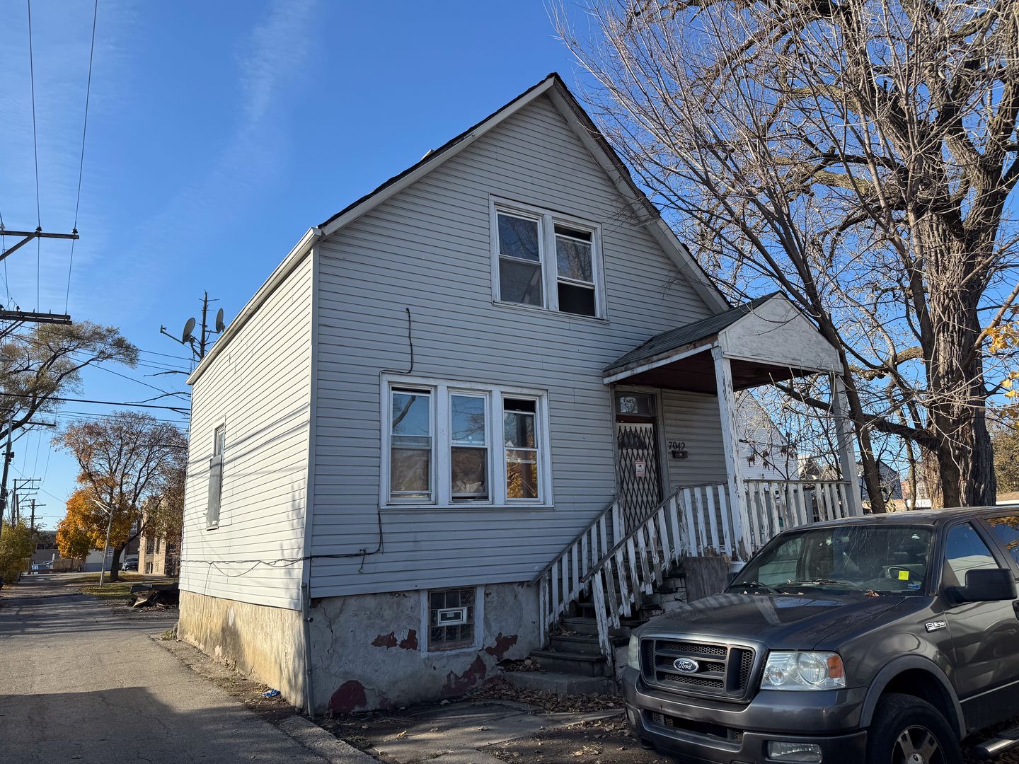 7042 S LAFLIN Street — Chicago, IL 60636