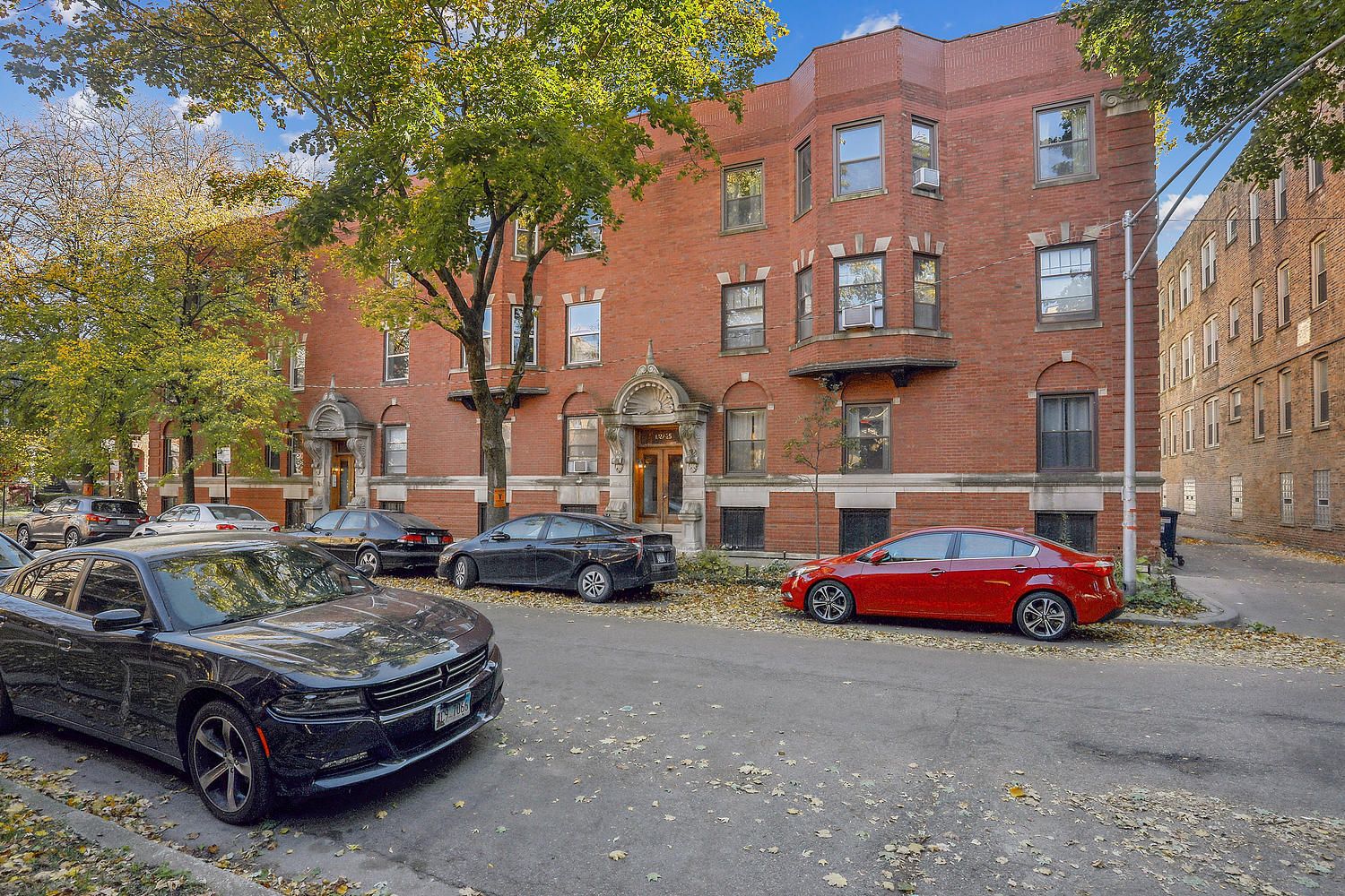 1327 E 52nd Street #202 — Chicago, IL 60615