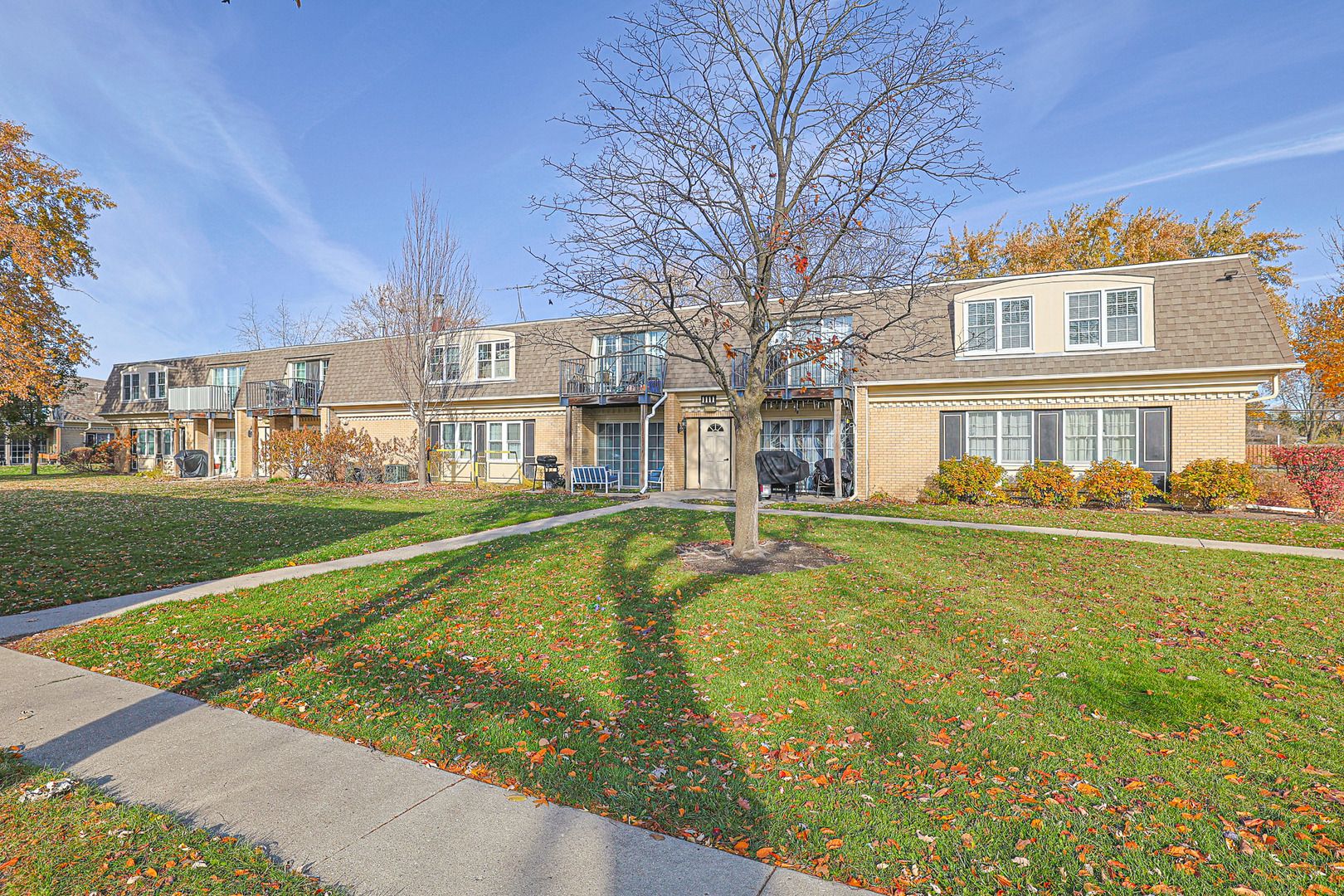 1111 Pleasant Run Drive #911 — Wheeling, IL 60090