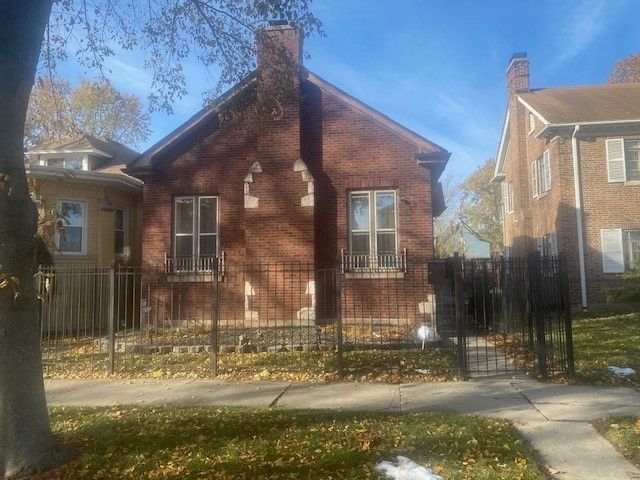 8212 Crandon Avenue, Chicago, IL 60617