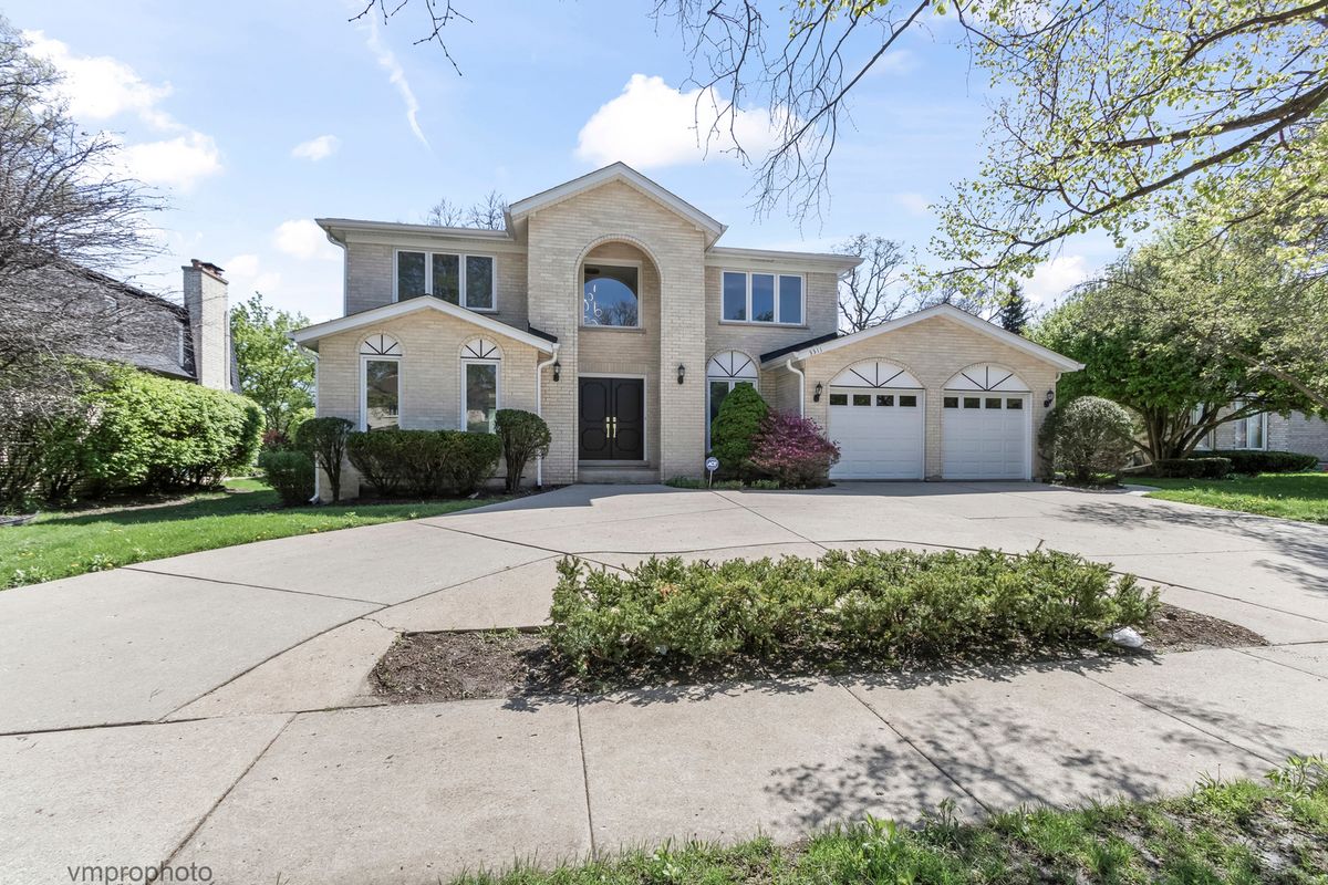 3311 Lakewood Court, Glenview, IL 60026