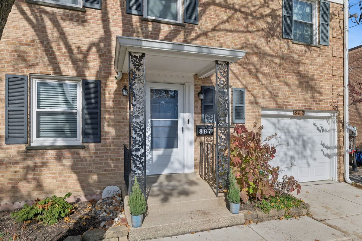 887 Deerfield Road, Highland Park, IL 60035