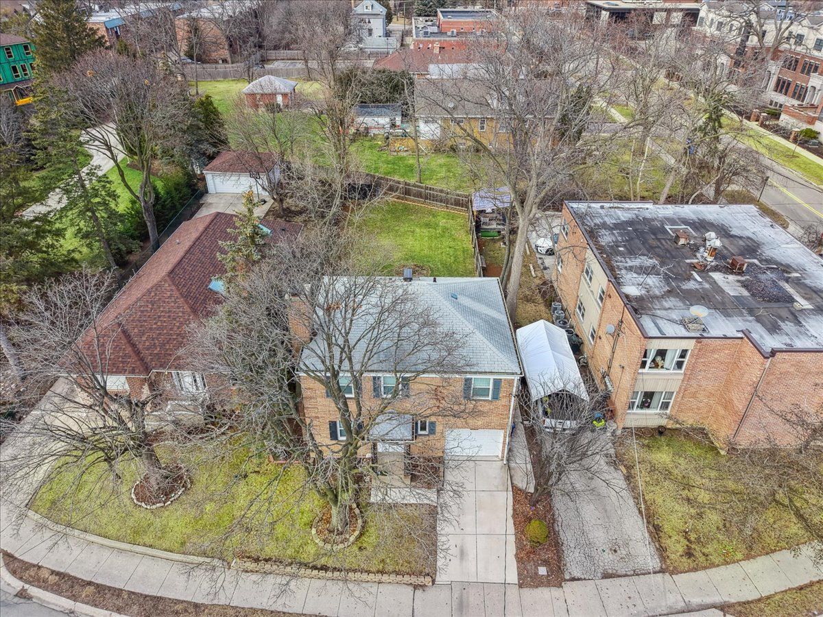 887 Deerfield Road, Highland Park, IL 60035
