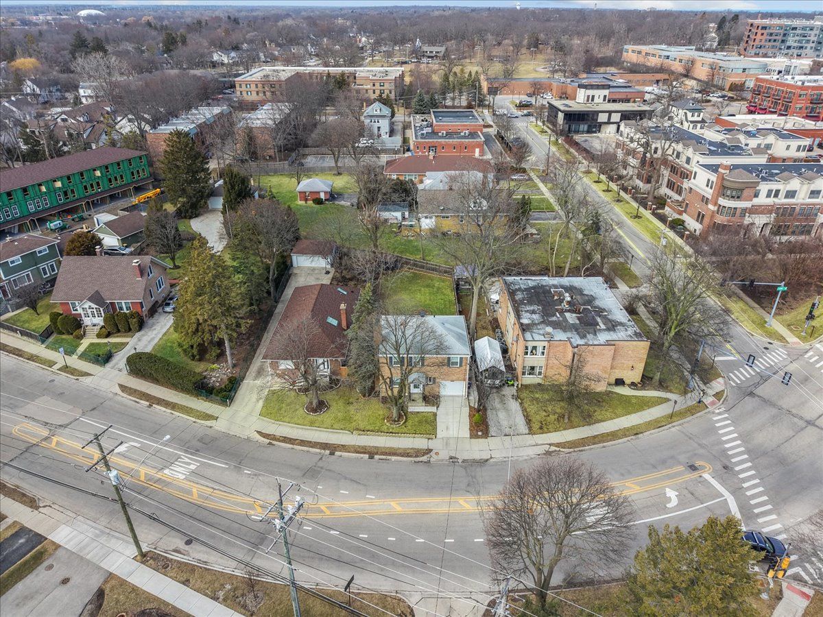 887 Deerfield Road, Highland Park, IL 60035