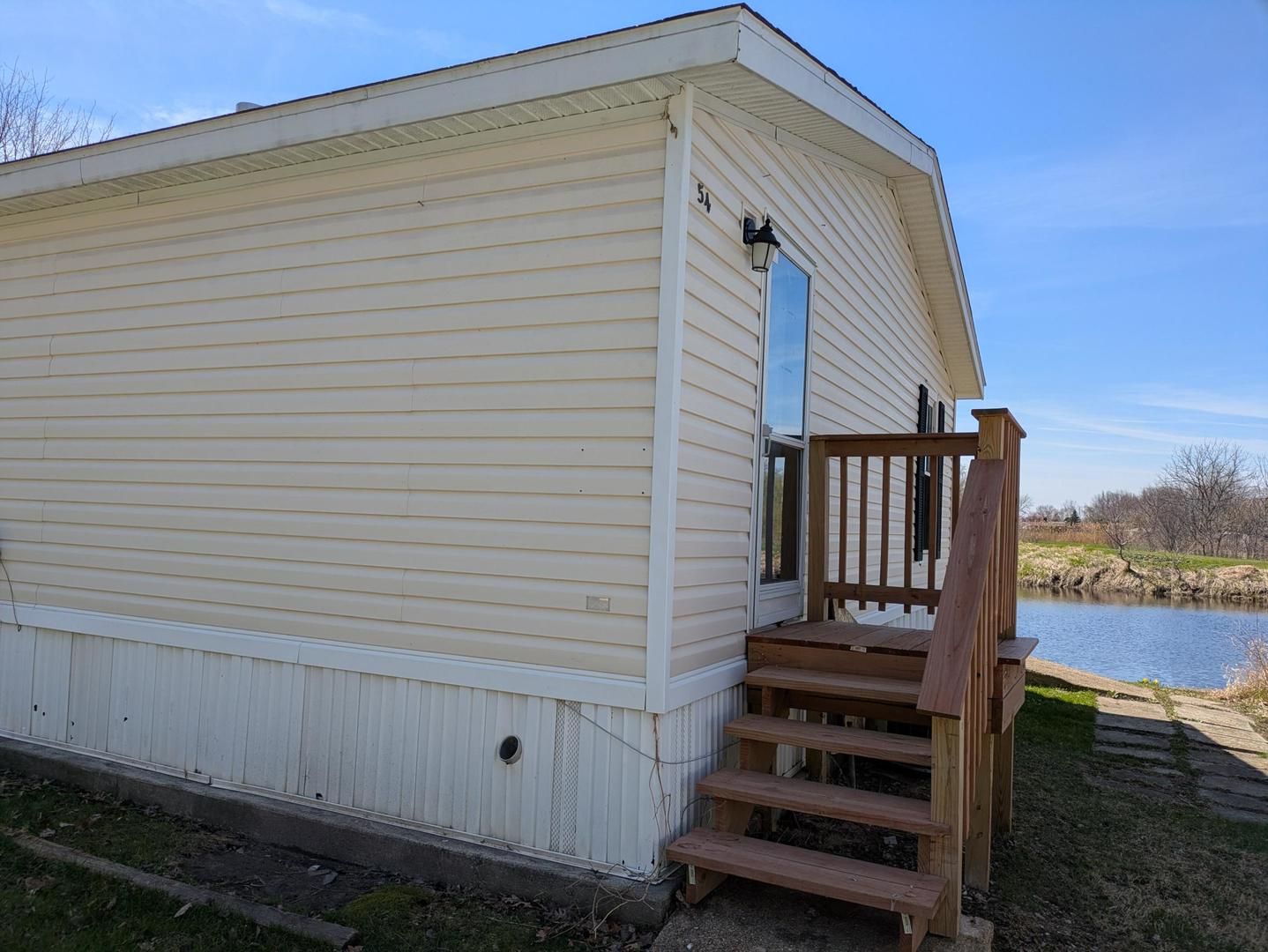 54 Beacon Bay — Lakemoor, IL 60050
