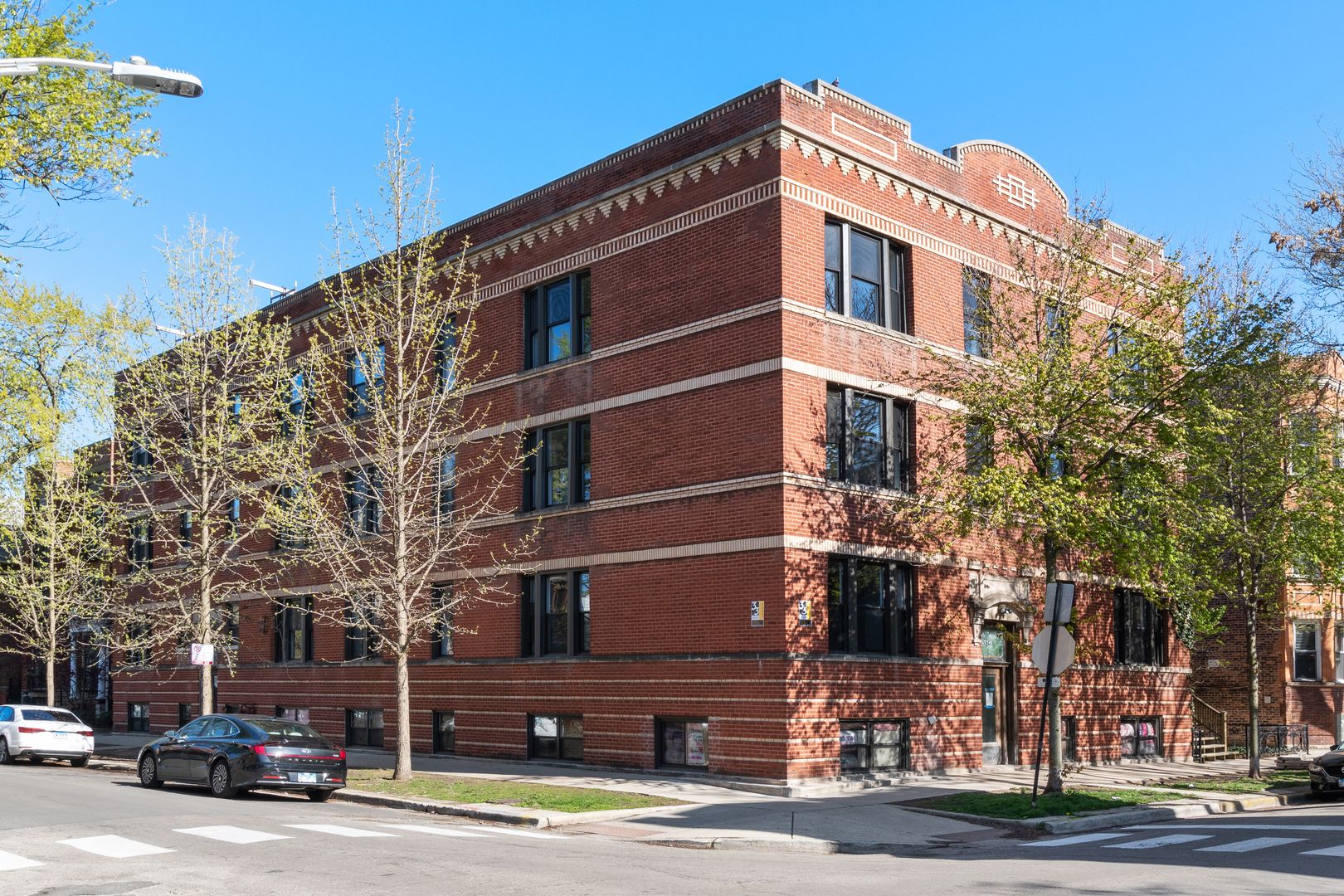 2053 W Iowa Street #1 — Chicago, IL 60622