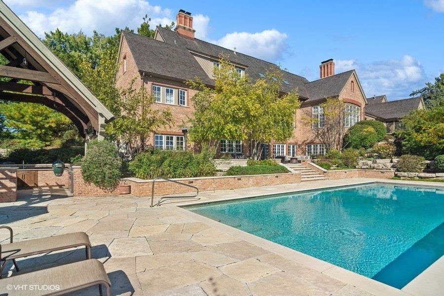 65 ROUND BARN Road — Barrington Hills, IL 60010