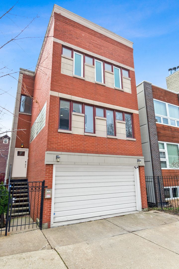 1527 Pearson Street — Chicago, IL 60642
