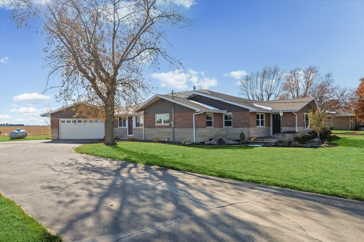 1271 500 North Road, Cissna Park, IL 60924