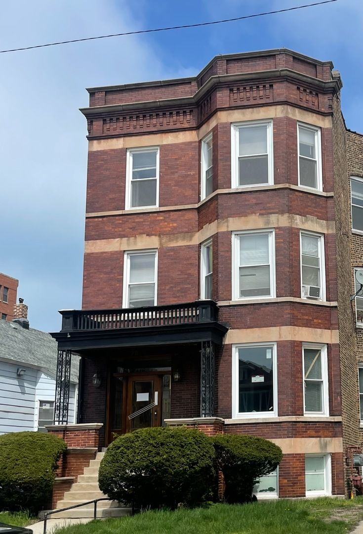 7817 South Shore Drive — Chicago, IL 60649