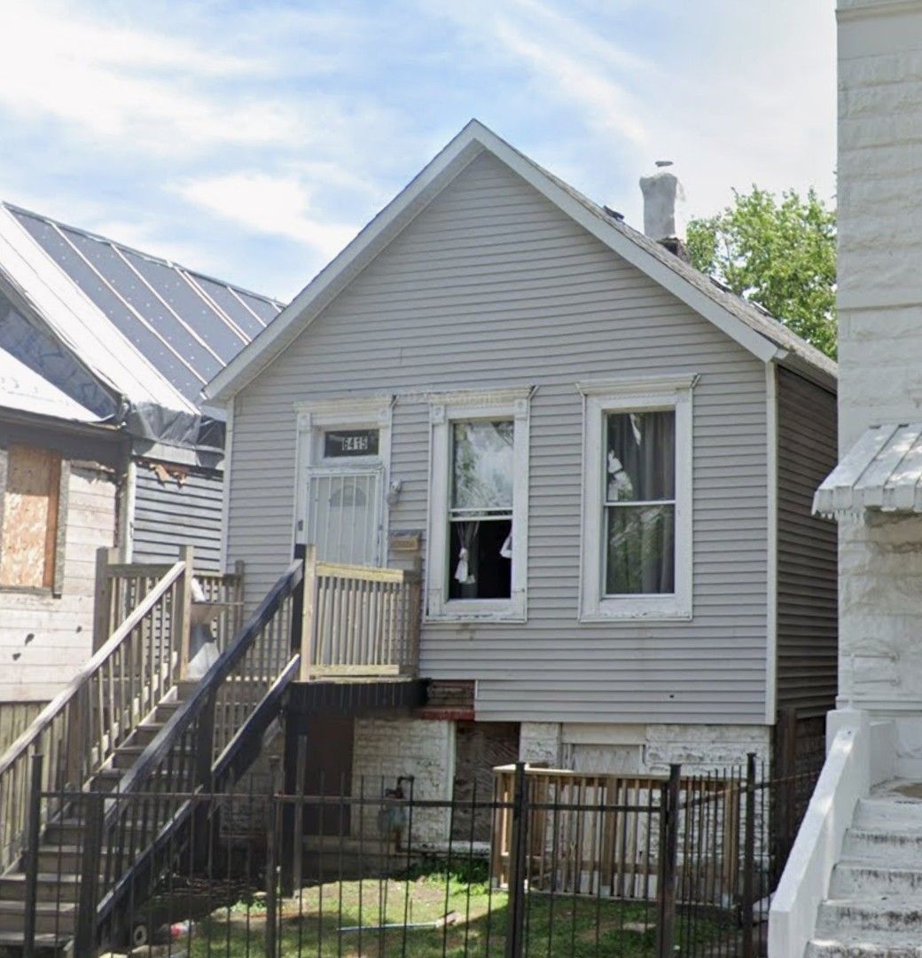 6415 S Eberhart Avenue — Chicago, IL 60637
